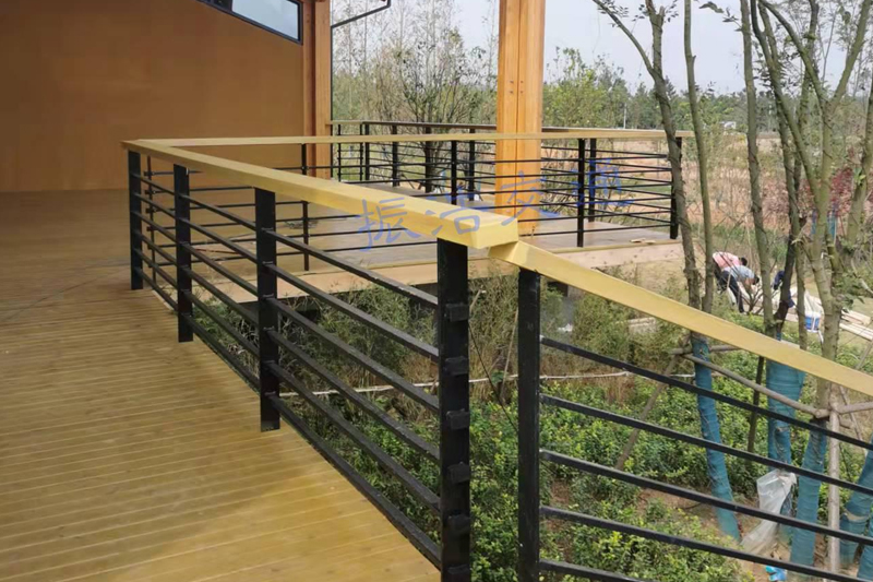 Lan can lối đi lót ván
