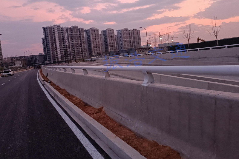 Lan can bảo vệ ống thép